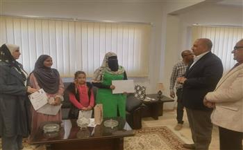 رئيس مدينة مرسى علم يكرّم طلاب استقبال محافظ البحر الأحمر تقديرًا لتميزهم