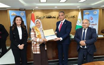 محافظ الجيزة يُكرِّم عددا من الأمهات المثاليات على مستوى المحافظة ويشيد بدورهن في بناء الأجيال