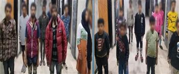 سقوط 10 متهمين لاستغلال أحداث في التسول وبيع السلع بالجيزة وإنقاذ 12 طفلًا