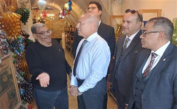 محافظ القاهرة يزور "شيخ القزازين" ويبحث إنشاء مدرسة متخصصة للحفاظ على صناعة الزجاج التراثى