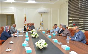 رئيس جامعة أسيوط الأهلية يعقد اجتماعاً لمراجعة اللوائح الأكاديمية ومتابعة الترتيبات اللازمة لتخريج دفعة جديدة 