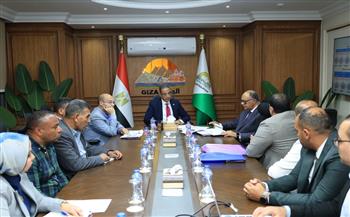 محافظ الجيزة يعقد لقاءً لمناقشة خطط العمل ومتابعة الخدمات بأوسيم 