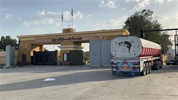 قافلة "زاد العزة" الـ178 تدخل إلى الفلسطينيين بقطاع غزة