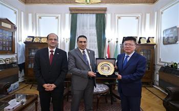 جامعتا القاهرة ونورث ويست الصينية تبحثان سبل التعاون في التعليم والبحث العلمي