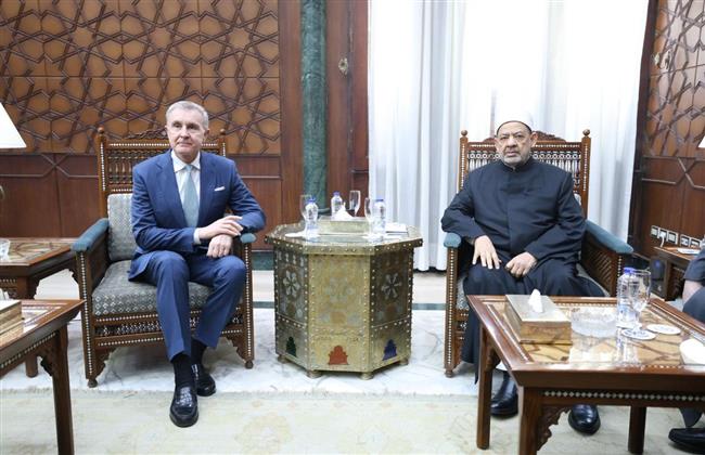 أحمد الطيب يبحث مع أمير رومانيا تعزيز التعاون ونشر السلام العالمي 