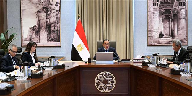 رئيس الوزراء يترأس اجتماع اللجنة الرئيسية لتقنين أوضاع الكنائس والمباني الخدمية التابعة لها