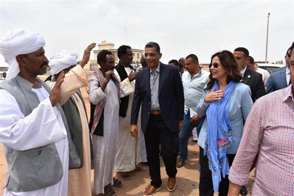 معرض شلاتين الثالث للكتاب.. وزيرة الثقافة تلتقي ممثلي قبائل شلاتين 