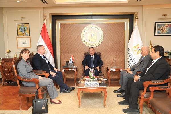 وزيرا التعليم العالي والعمل يبحثان تعزيز التكامل لإعداد كوادر قادرة على المنافسة محليًّا ودوليًّا 
