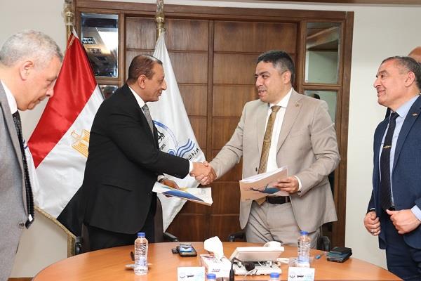 توقيع عقد لبناء 4 قاطرات بحرية و3 لنشات خدمة لتطوير منظومة القطر والإرشاد بموانئ البحر الأحمر 