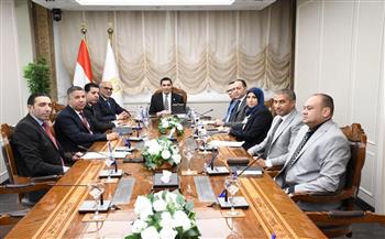 لبحث المشكلات.. وزير االرياضة يستقبل رئيس نادي  الزهور