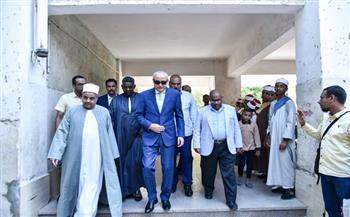 محافظ الأقصر يشهد تكريم 60 من حفظة القرآن الكريم بمعهد البياضية الأزهري 