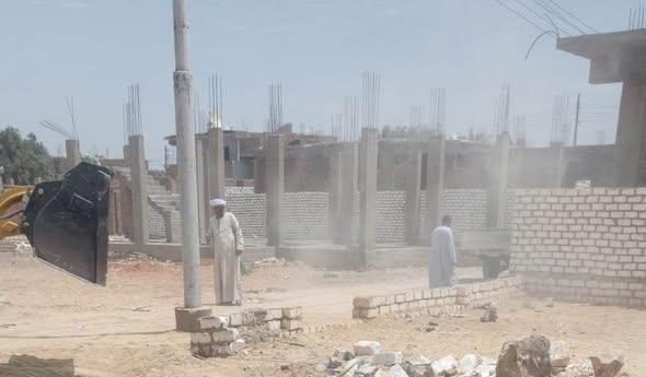 محافظ أسوان يوجه لتكثيف حملات إزالة التعديات بمختلف المراكز والمدن 