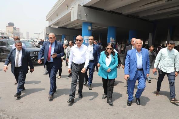 محافظ القاهرة يقوم بجولة مفاجئة أعلي دائري السلام والمنطقة المحيطة بموقف السلام 