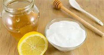 من الليمون إلى صودا الخبز.. مكونات تدمر حاجز بشرتك