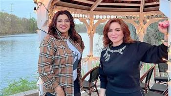 إلهام شاهين تشارك صورًا لها مع هالة صدقي من نيوجيرسي