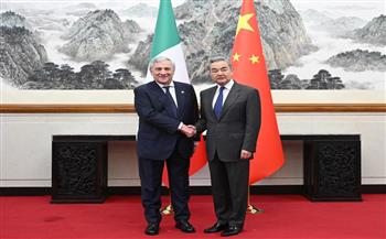 وزيرا خارجية الصين وإيطاليا يؤكدان ضرورة إعادة الولايات المتحدة وإيران إلى طاولة المفاوضات