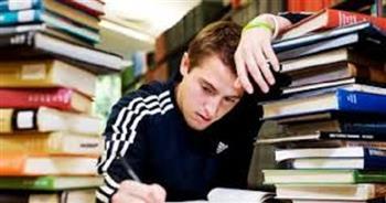 لماذا يفقد بعض طلاب الثانوية العامة شغف المذاكرة أثناء ضغط الدراسة وقرب الامتحانات؟