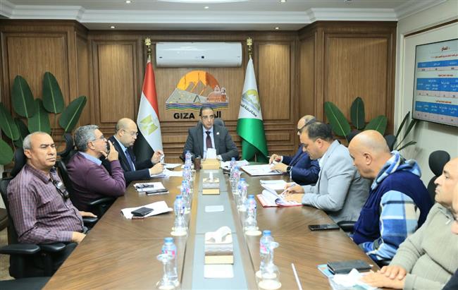 محافظ الجيزة: رصف وازدواج طريق جسر المنوات بطول 2 كم  