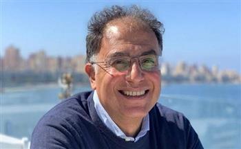 بعد فوزه بجائزة «زايد» للكتاب.. رحلة أشرف العشماوي بين القضاء والرواية يتوجان في «مواليد حديقة الحيوان» 