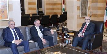 نواف سلام يبحث مع مبعوث الرئيس الفلسطيني أوضاع المخيمات في لبنان واستئناف تسليم السلاح الفلسطيني