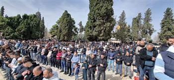 75 ألف مصل يؤدون صلاة الجمعة في المسجد الأقصى المبارك
