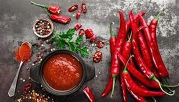 لعاشقات الأطعمة الحارة والمخللات.. ماذا يحدث لجسمك عند الإفراط فيها؟ 