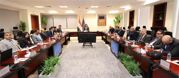 وزير الاتصالات: تهيئة بيئة جاذبة للاستثمارات في صناعة الهواتف المحمولة لتوطين التكنولوجيا في مصر 