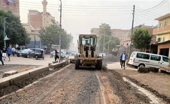 محافظ الجيزة يتابع جهود تمهيد وتسوية الطرق بمركزي منشأة القناطر والعياط 