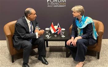 وزير الخارجية ونظيرته البريطانية يبحثان سبل دعم العلاقات الثنائية ومستجدات الوضع الإقليمي