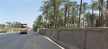 محافظ الجيزة: تطوير ورصف الطبقة السطحية لطرق ترعة فهمي والبراجيل كومبرة بمركزي أوسيم ومنشأة القناطر