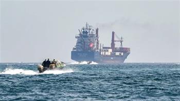 «رويترز»: إطلاق نار على سفينتين حاولتا عبور مضيق هرمز