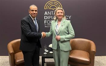 وزير الخارجية يبحث مع مديرة المركز الدولي لتطوير سياسات الهجرة تعزيز التعاون في إدارة قضايا الهجرة 