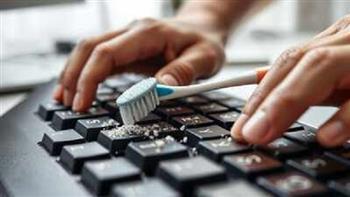 في 60 ثانية فقط.. حيلة ذكية لتنظيف لوحة المفاتيح بعمق