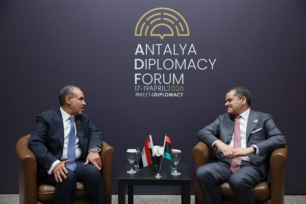 وزير الخارجية يلتقى مع رئيس حكومة الوحدة الوطنية الليبية 