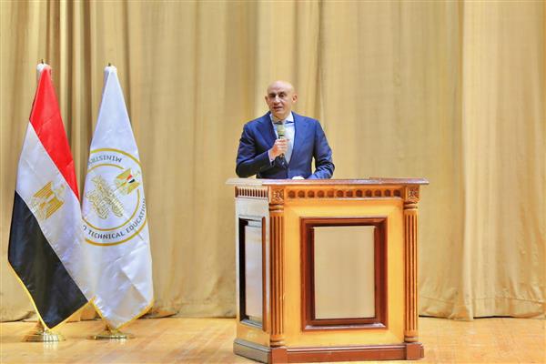 وزير التربية والتعليم يعقد لقاءً موسعًا مع 1500 خبير تربوي من منسقي وحدة دعم وقياس جودة التعليم لتطوير الأداء 