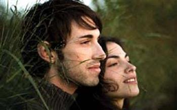 قبل الارتباط بفتى الأحلام.. نصائح لتجنب وقوعك فريسة للاستغلال العاطفي 