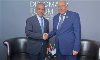 وزير الخارجية ونظيره الجزائري يبحثان مستجدات الأوضاع الإقليمية