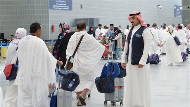 التطبيق الأول لخدمة "حج بلا حقيبة".. الحجاج المصريون يسلمون حقائبهم بمكان المغادرة والاستلام بمقر الإقامة