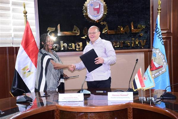 رئيس جامعة سوهاج يوقع بروتوكول تعاون مع جامعة نورث ويست لتعزيز التميز الدولي 