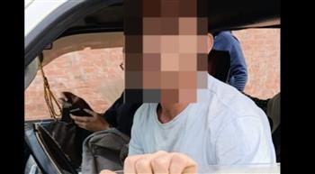 سائق ميكروباص يشوه وجه قائد سيارة ملاكي بـ«كتر» في ترسا.. والأمن يلاحق المتهم