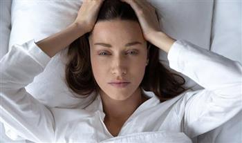 هل تستيقظ متعباً رغم ساعات نوم طويلة؟ هذا هو السبب 