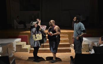 «أعراض انسحاب» كامل العدد في ليلة افتتاحه بمسرح ليسيه الحرية بالإسكندرية