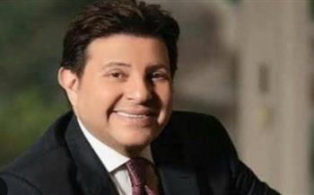 تطورات الحالة الصحية للفنان هاني شاكر ورسالة طمأنة من أسرته للجمهور