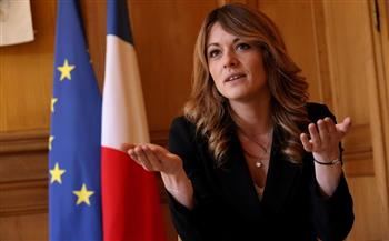 الحكومة الفرنسية تؤكد الالتزام بالقانون الدولي وتستبعد دفع أي رسوم لعبور مضيق هرمز