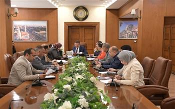 محافظ بورسعيد يواصل لقاءاته الجماهيرية مع المواطنين ويسلم مساعدات مالية لعدد من الحالات الإنسانية 