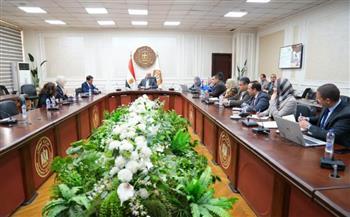 وزير العمل يلتقي وفد مبادرة "الاستثمار من أجل التوظيف" 