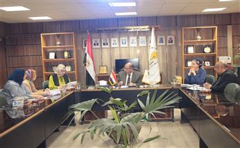 جامعة أسيوط تستعرض خطط تطوير مراكز اللغات الأجنبية وتوسيع نطاق خدماتها 