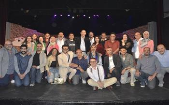 أيمن الشيوي يشهد عرض «كازينو».. والليلة الختامية على مسرح السلام اليوم