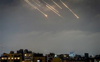 إيران وحزب الله يستهدفان المناطق الوسطى والشمالية في إسرائيل