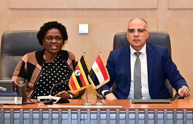الدكتور سويلم يلتقي وزيرة البيئة الأوغندية لبحث سبل تعزيز العلاقات في مجال المياه